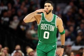 爱游戏下载中心凯尔特人队惨败后更衣室爆发冲突，主帅回应，发布.